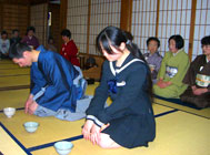 お茶をどうぞ